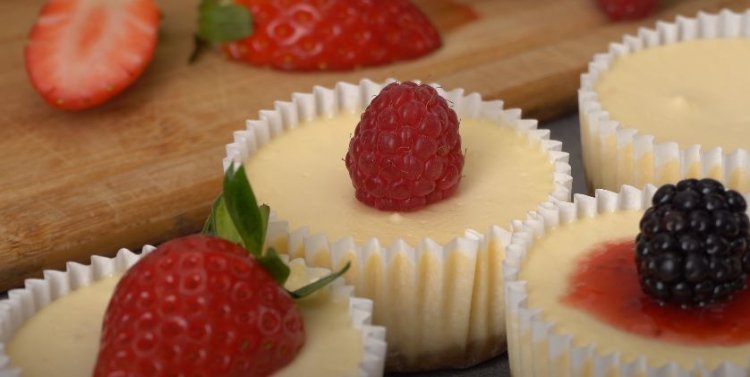 Mini Cheesecakes For a Crowd